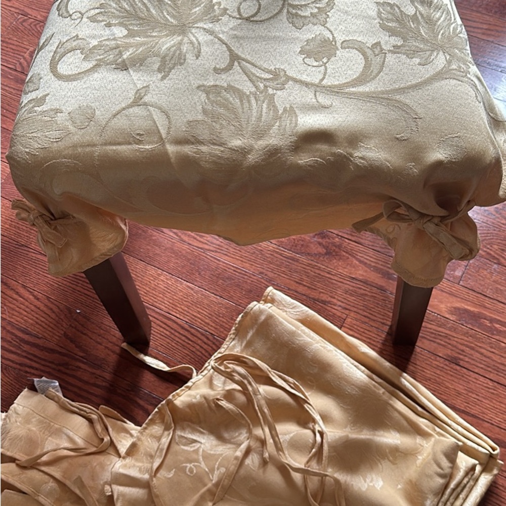 Town & Country chair covers (6)